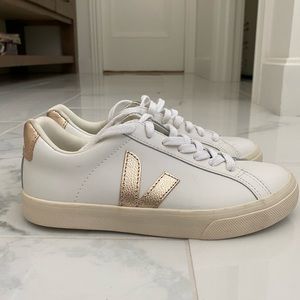Brand new Veja esplar sneakers